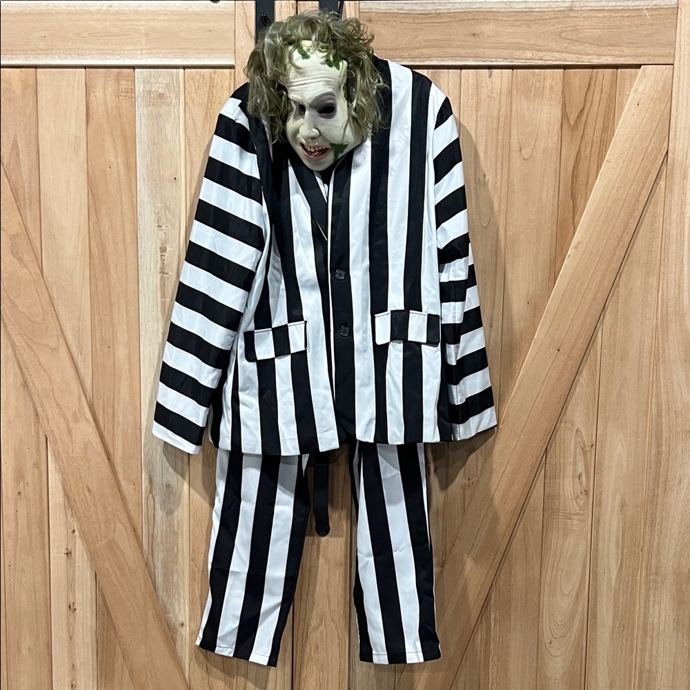 Spirit Halloween Beetlejuice Costume with Mask